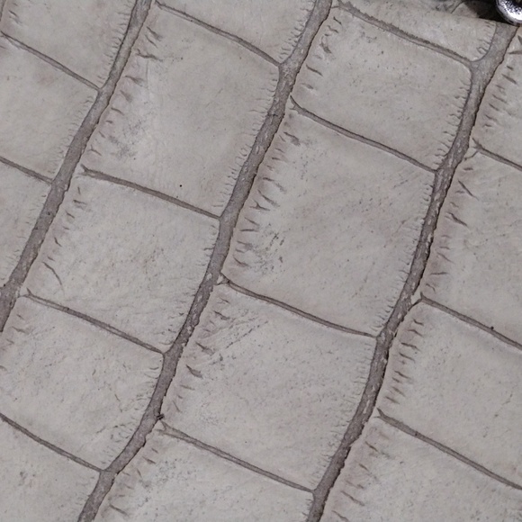 Esperanza Alligator Embosed Leather Shoulder Bag - Picture 7 of 14